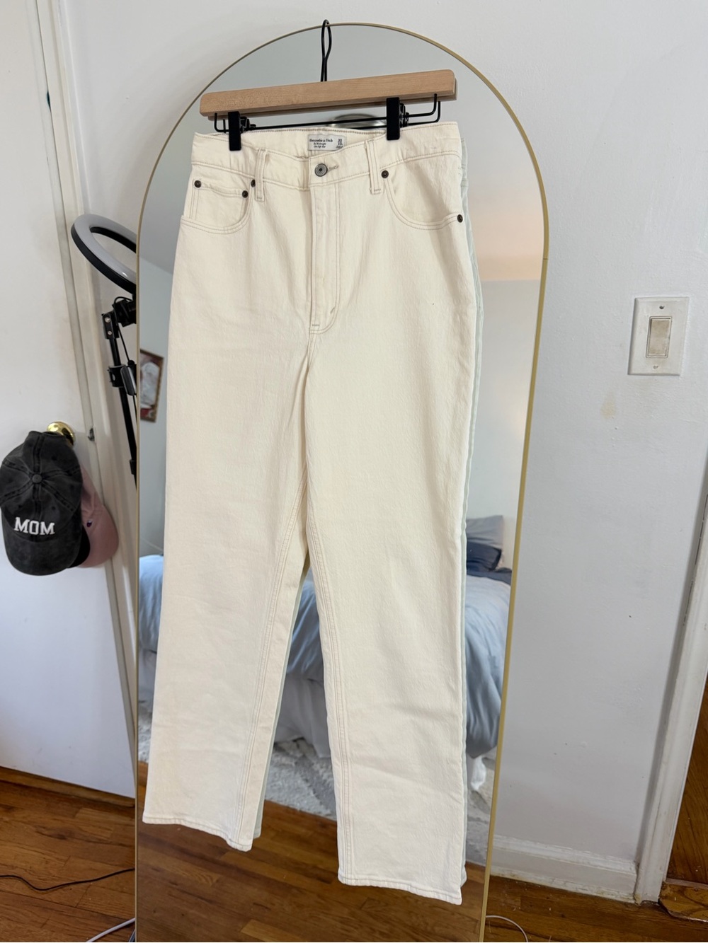 Abercrombie & Fitch Ivory 90’s Straight Ultra High Rise Jeans Size 10R/30